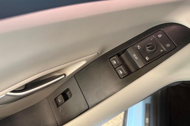 Blå Ford Explorer fra 2025