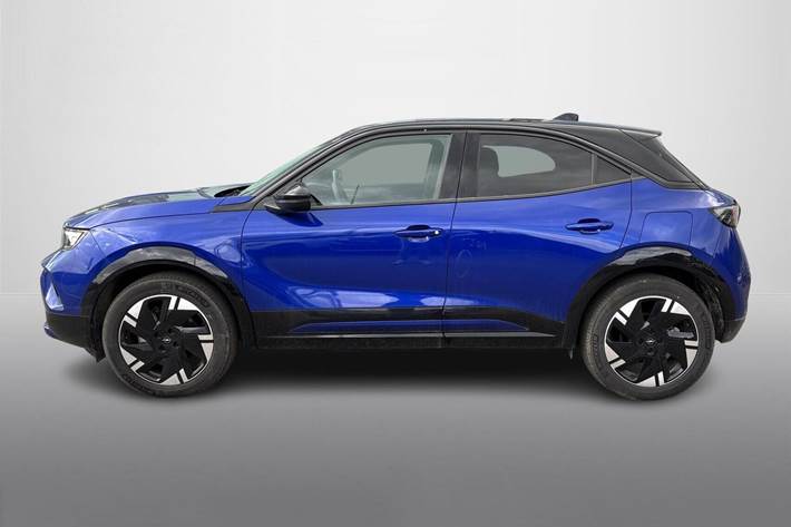 Blå Opel Mokka-e fra 2025