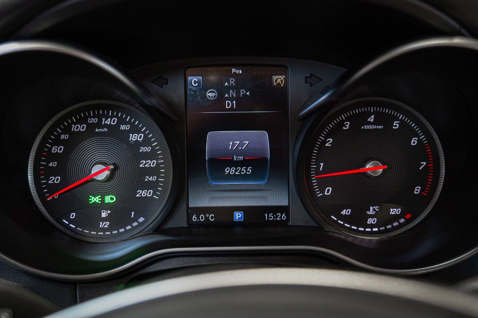 Sort Mercedes C200 fra 2016
