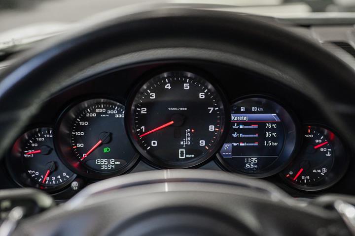 Hvid Porsche 911 Carrera fra 2012