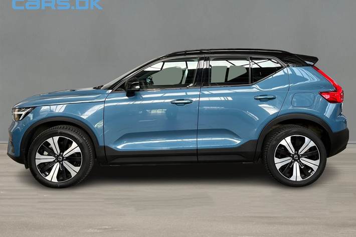 Blå Volvo XC40 fra 2022