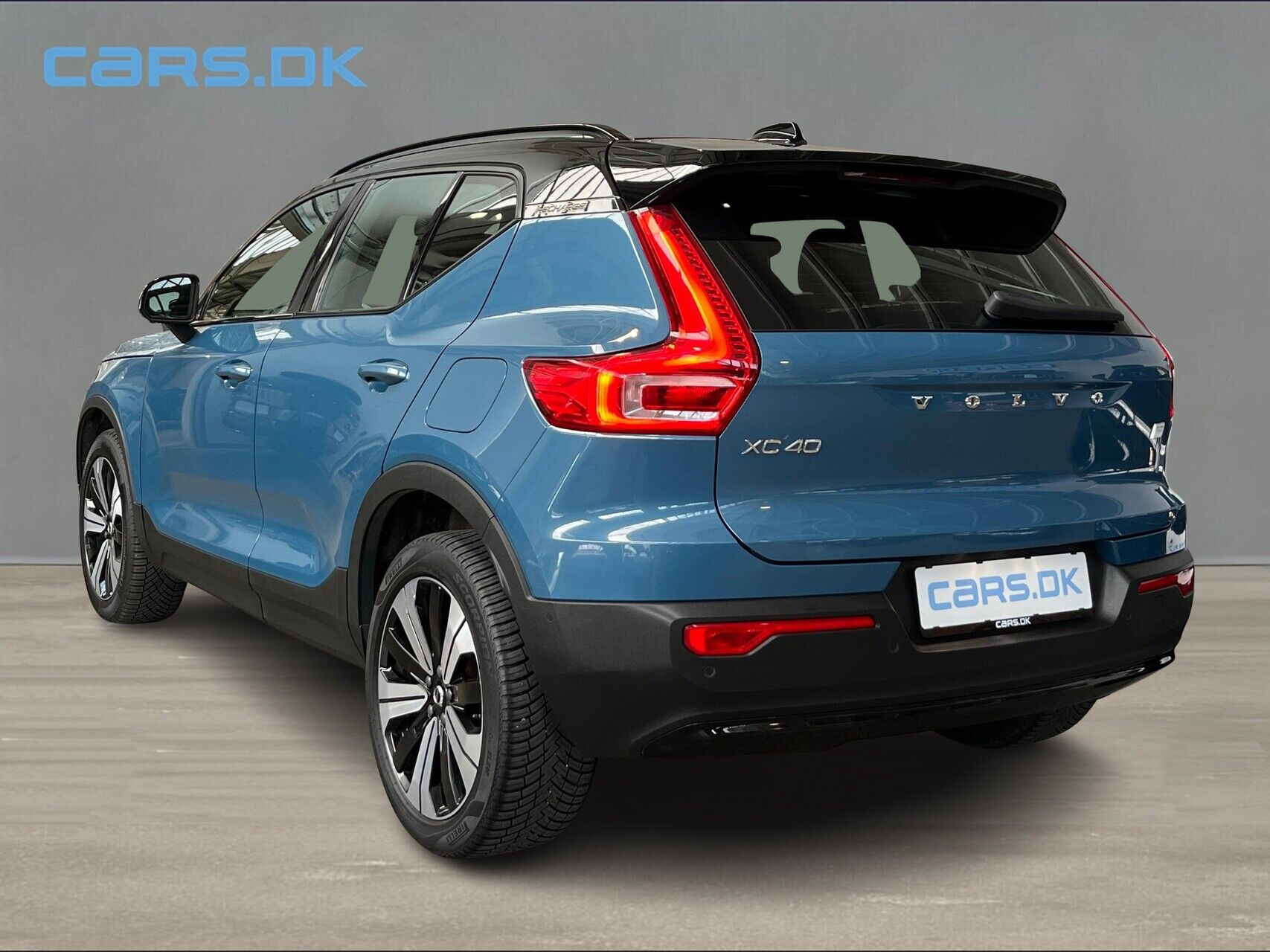 Blå Volvo XC40 fra 2022