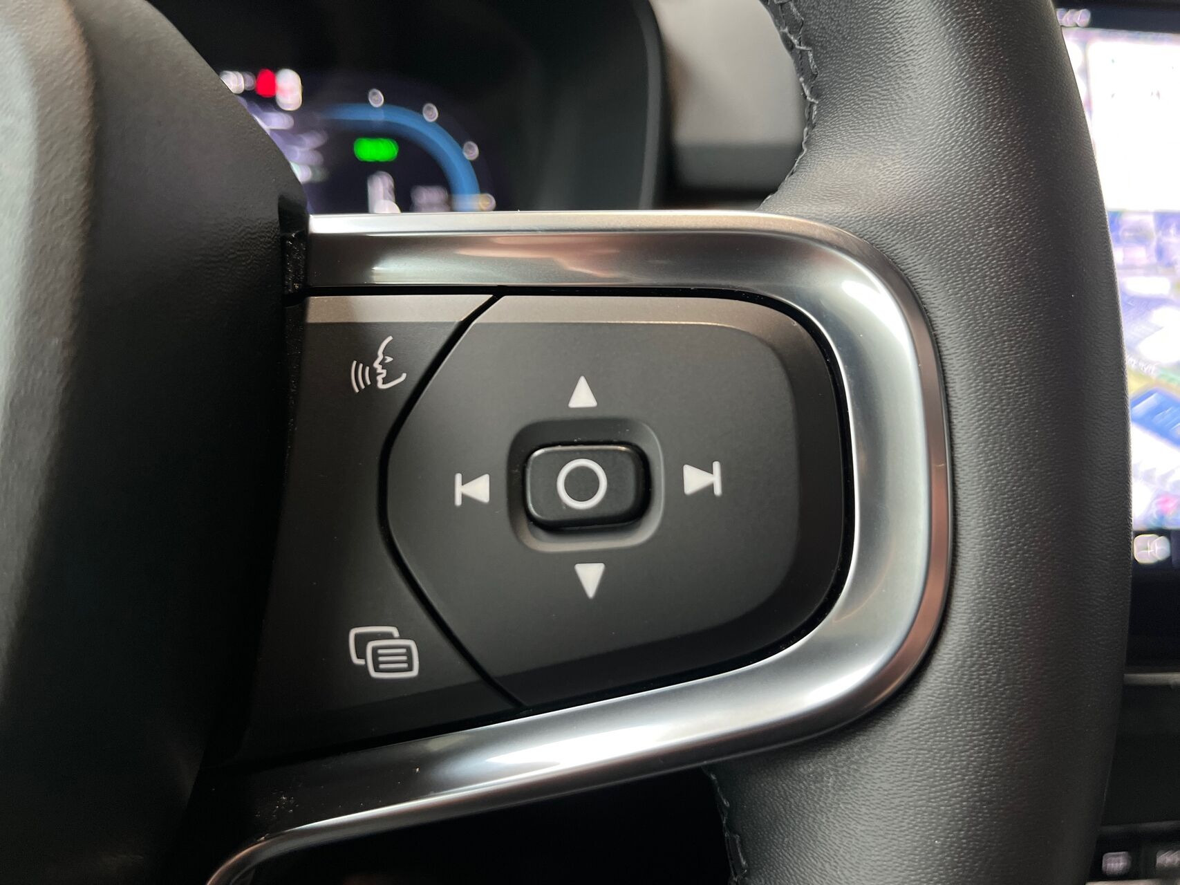 Blå Volvo XC40 fra 2022
