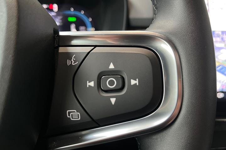 Blå Volvo XC40 fra 2022