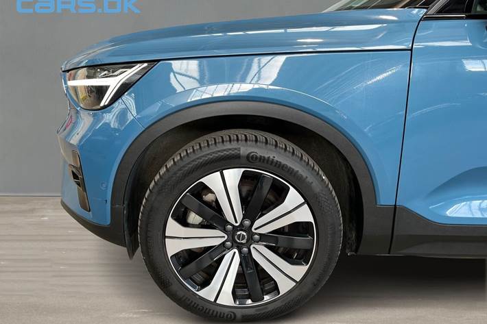 Blå Volvo XC40 fra 2022