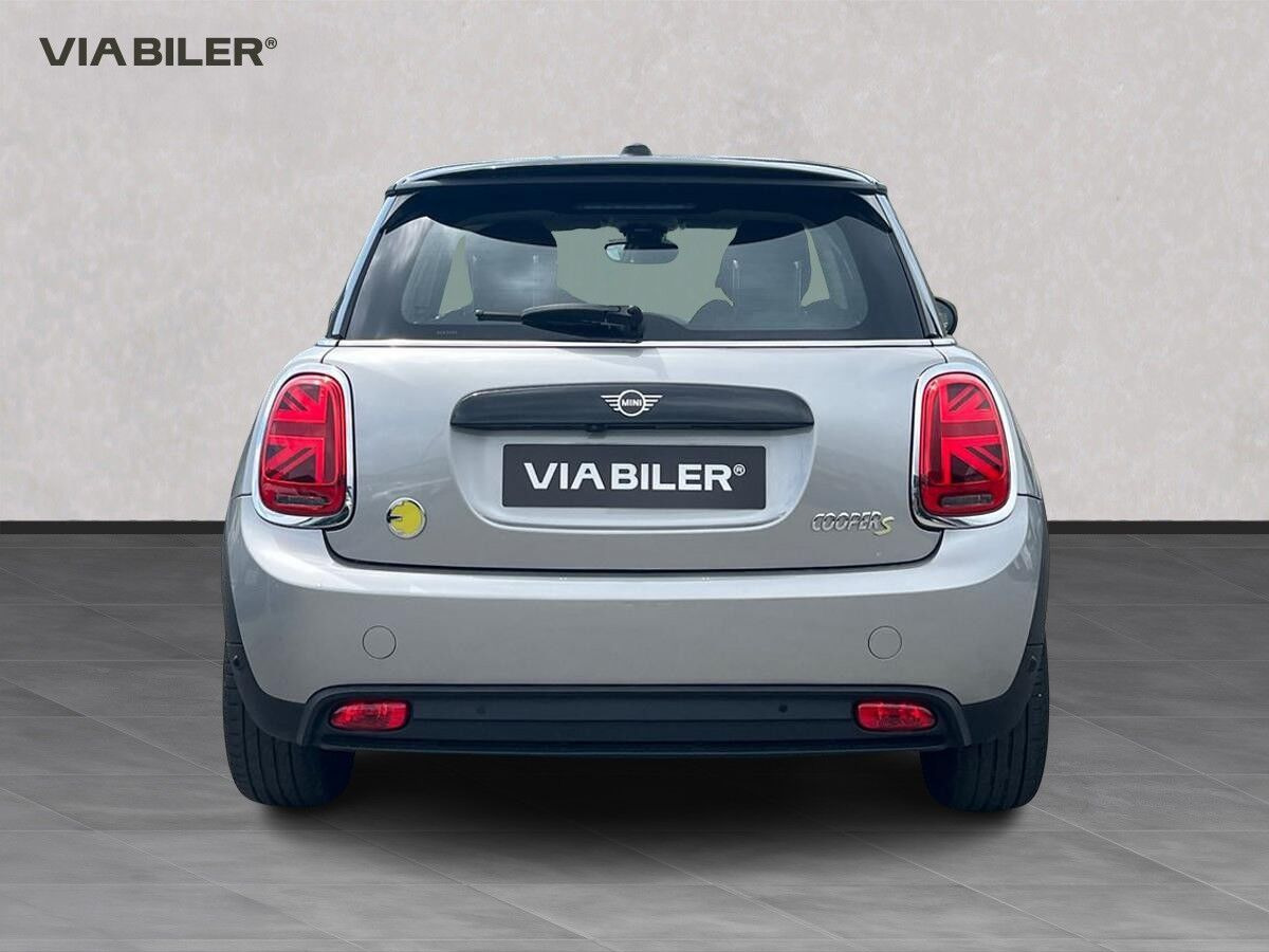 Grå Mini Cooper fra 2023