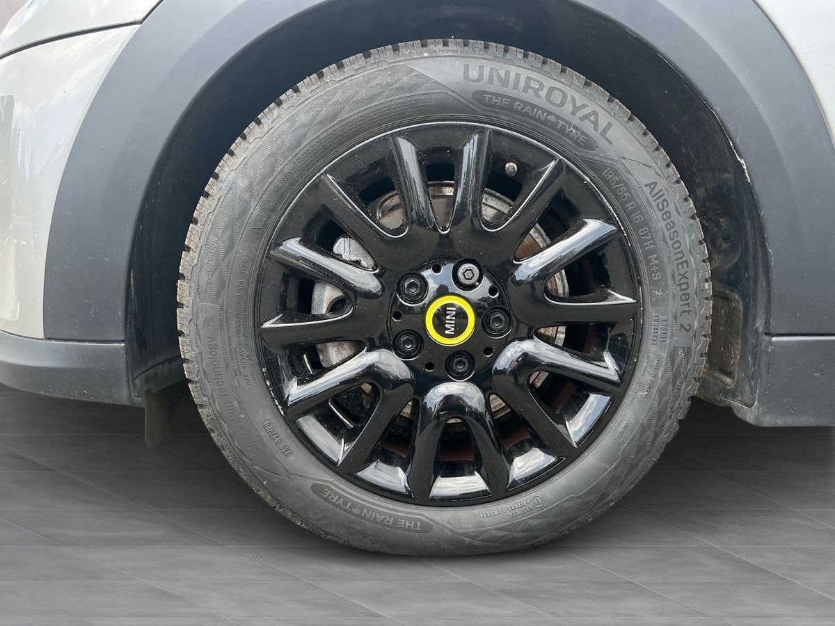Grå Mini Cooper fra 2023