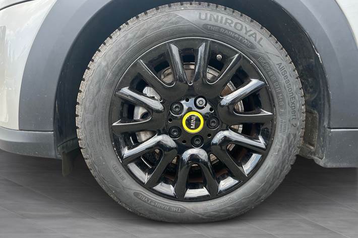 Grå Mini Cooper fra 2023
