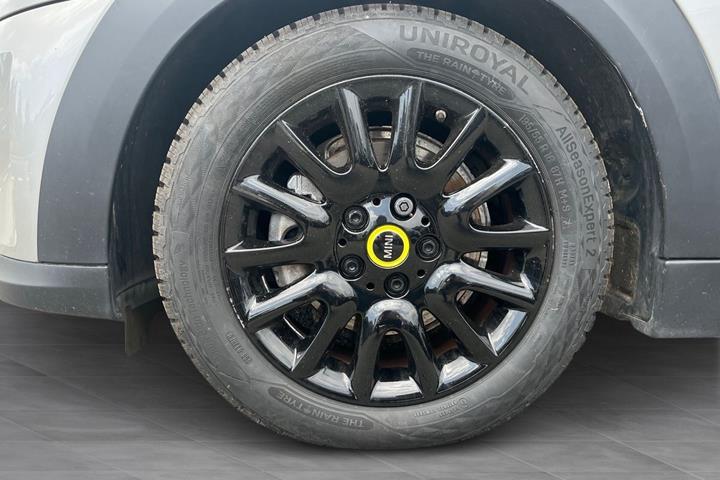Grå Mini Cooper fra 2023