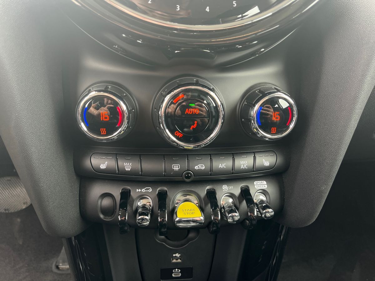 Grå Mini Cooper fra 2023