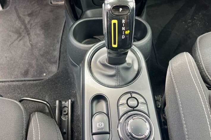Grå Mini Cooper fra 2023