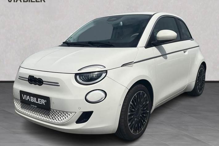 Grå Fiat 500e fra 2023 set udefra