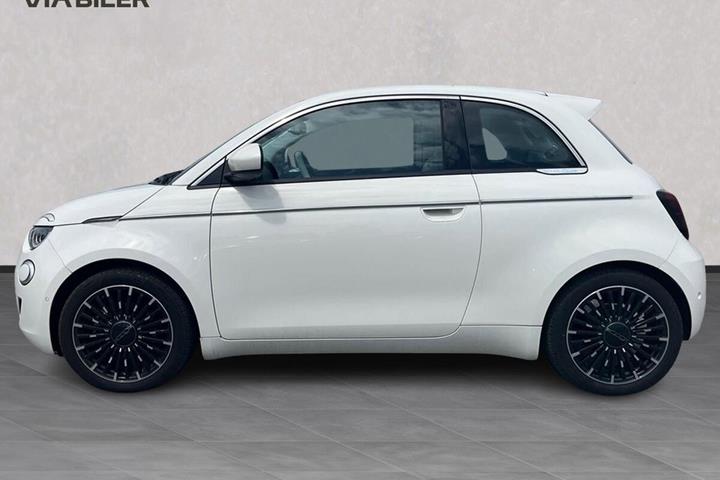 Grå Fiat 500e fra 2023