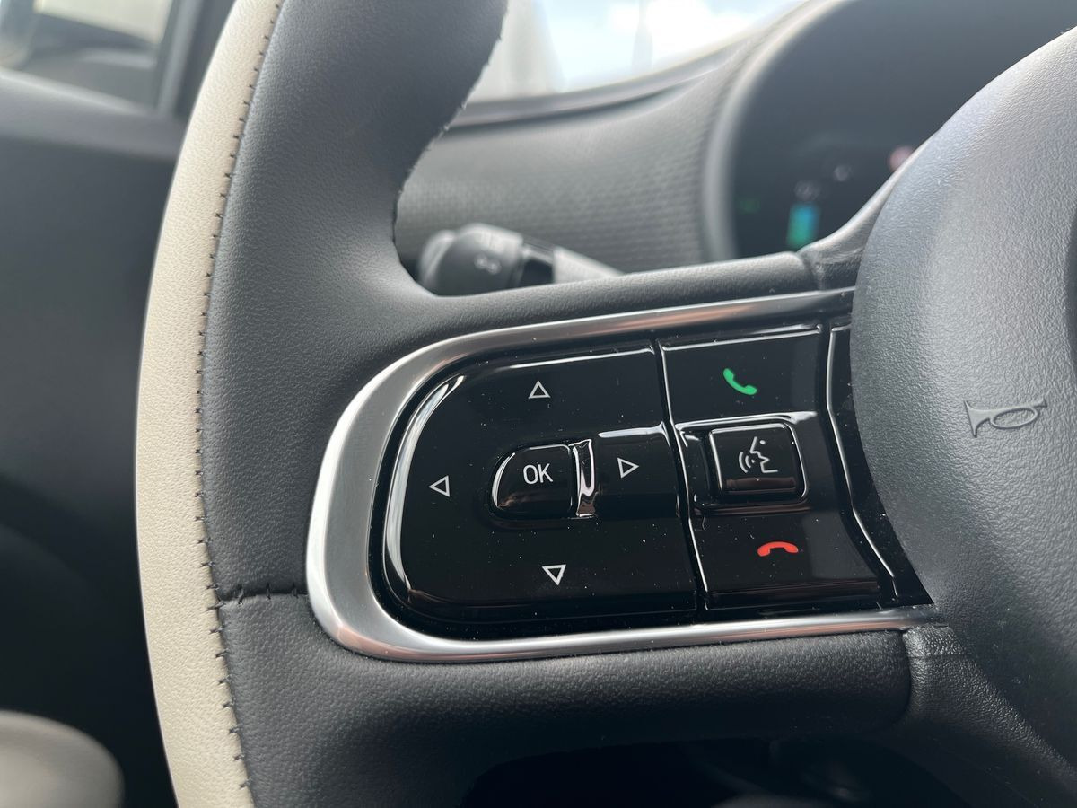 Grå Fiat 500e fra 2023
