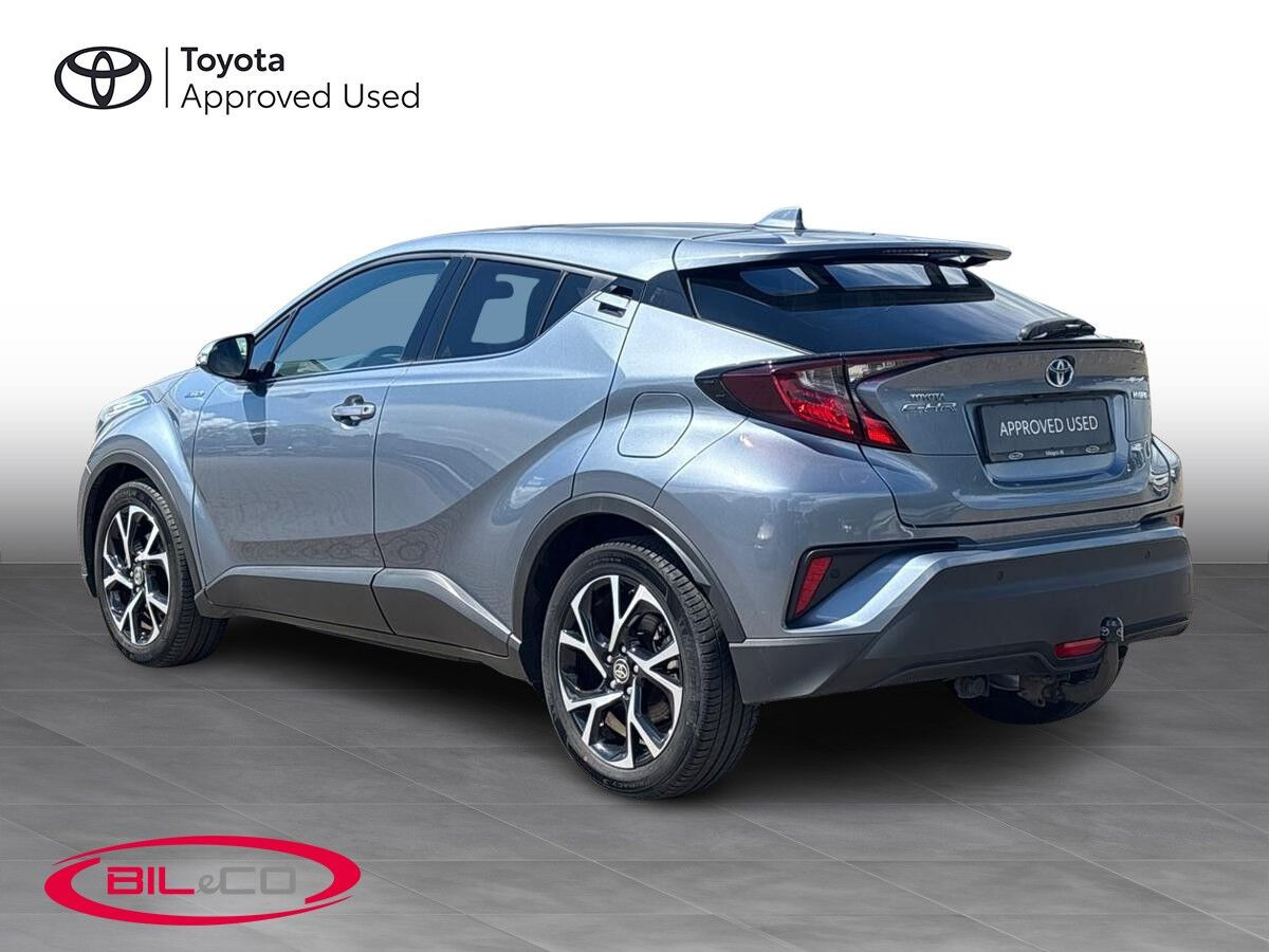 Grå Toyota C-HR fra 2020