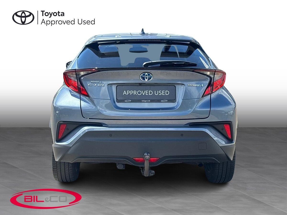 Grå Toyota C-HR fra 2020