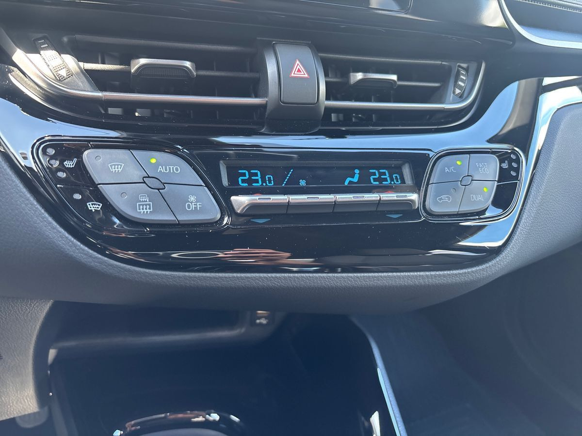 Grå Toyota C-HR fra 2020