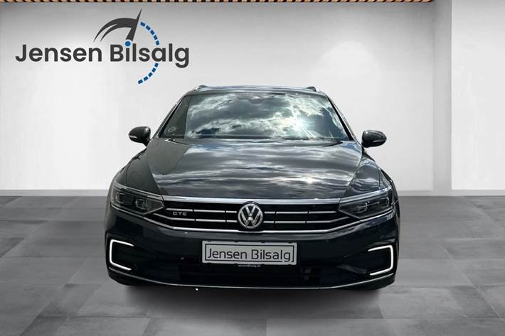Sort VW Passat fra 2020