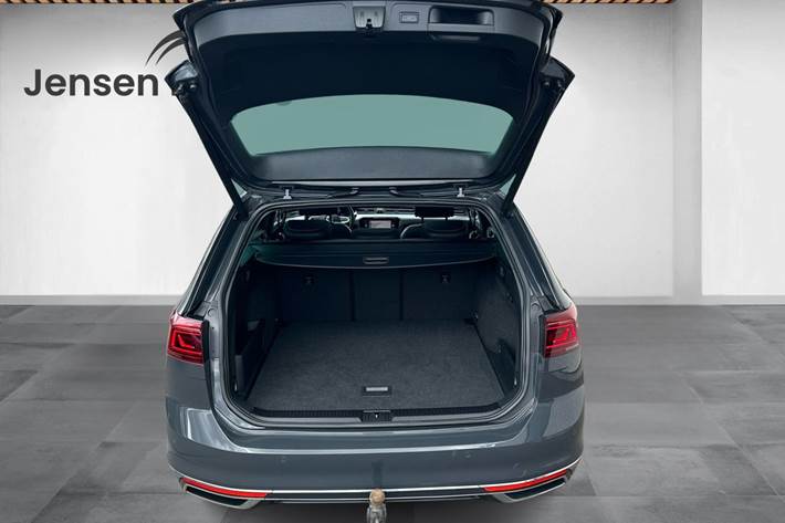 Sort VW Passat fra 2020