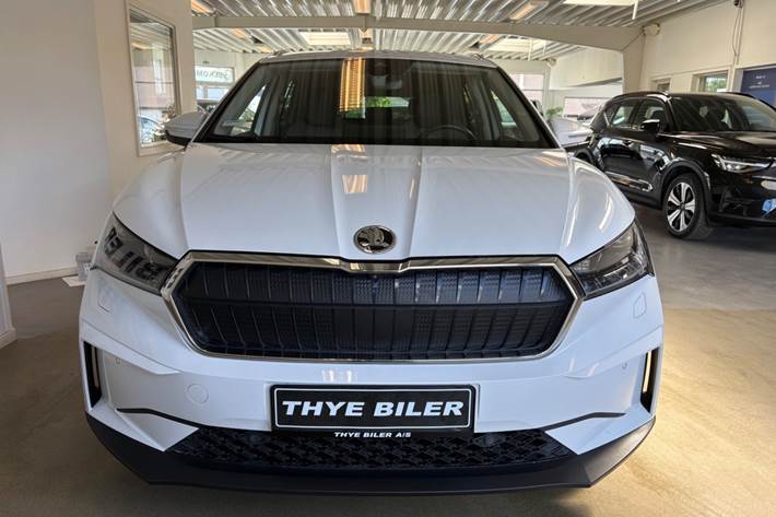Hvid Skoda Enyaq fra 2023