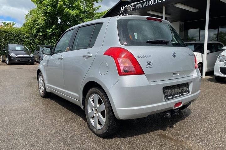 Sølv Suzuki Swift fra 2009