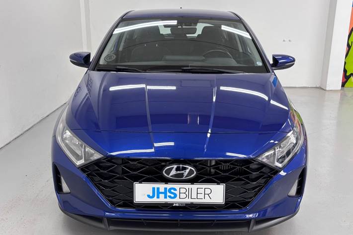 Blå Hyundai i20 fra 2022
