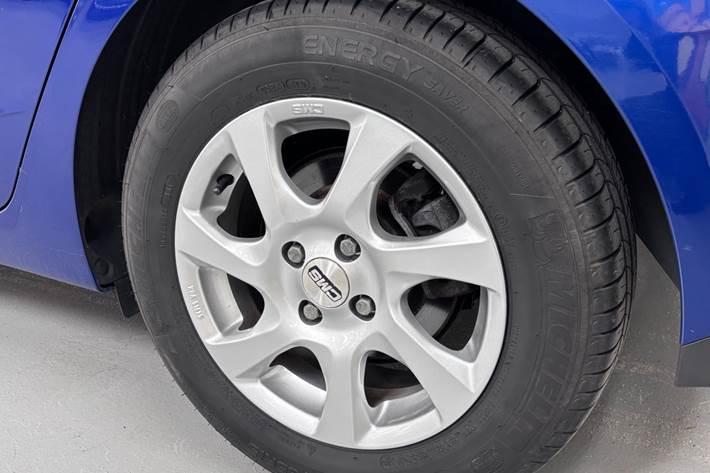 Blå Hyundai i20 fra 2022