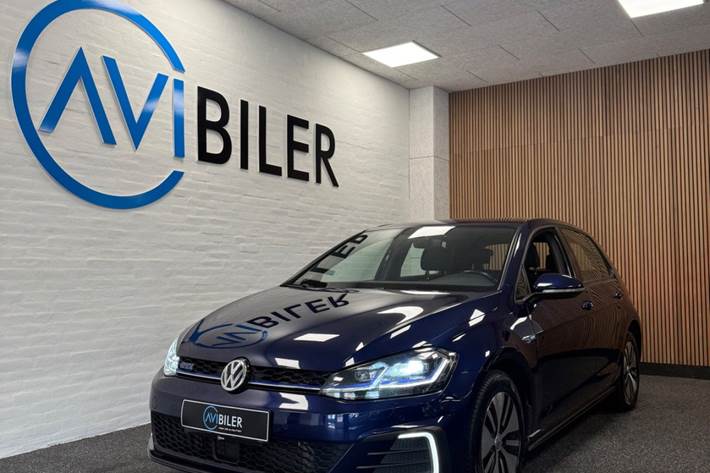 Blå VW Golf VII fra 2019