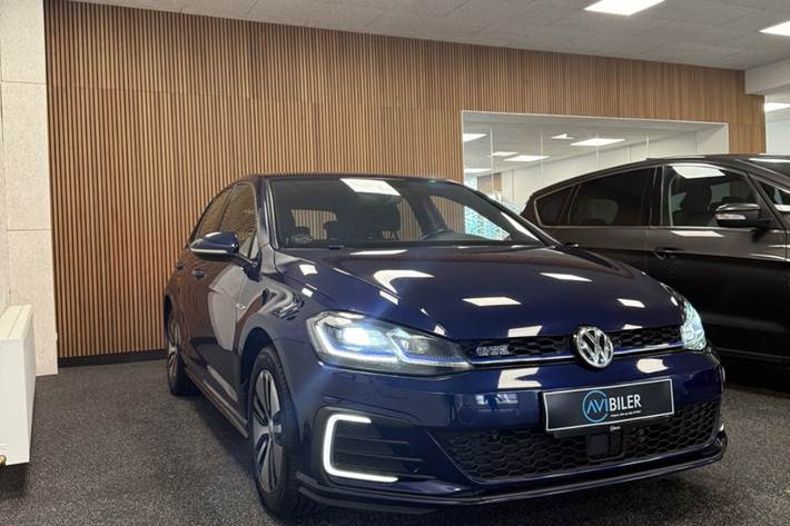 Blå VW Golf VII fra 2019