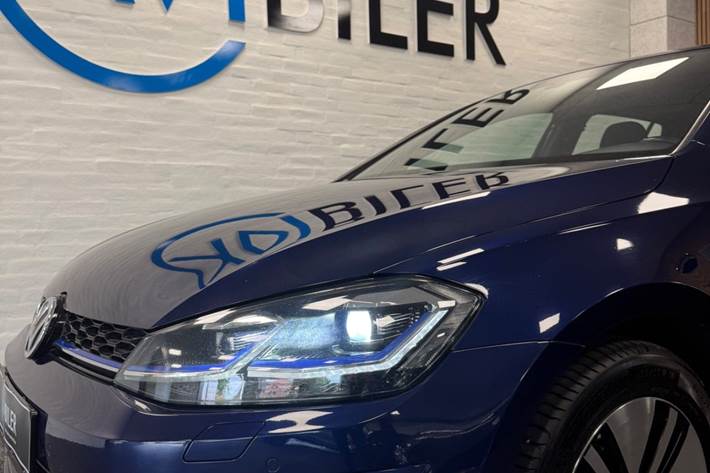 Blå VW Golf VII fra 2019