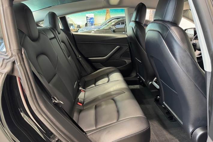 Sort Tesla Model 3 fra 2022