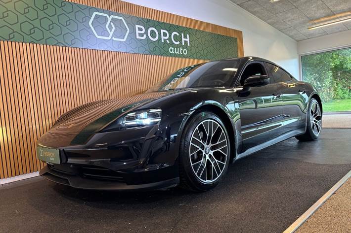 Sort Porsche Taycan fra 2023
