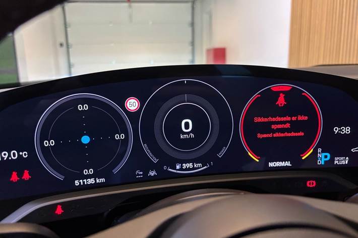 Sort Porsche Taycan fra 2023