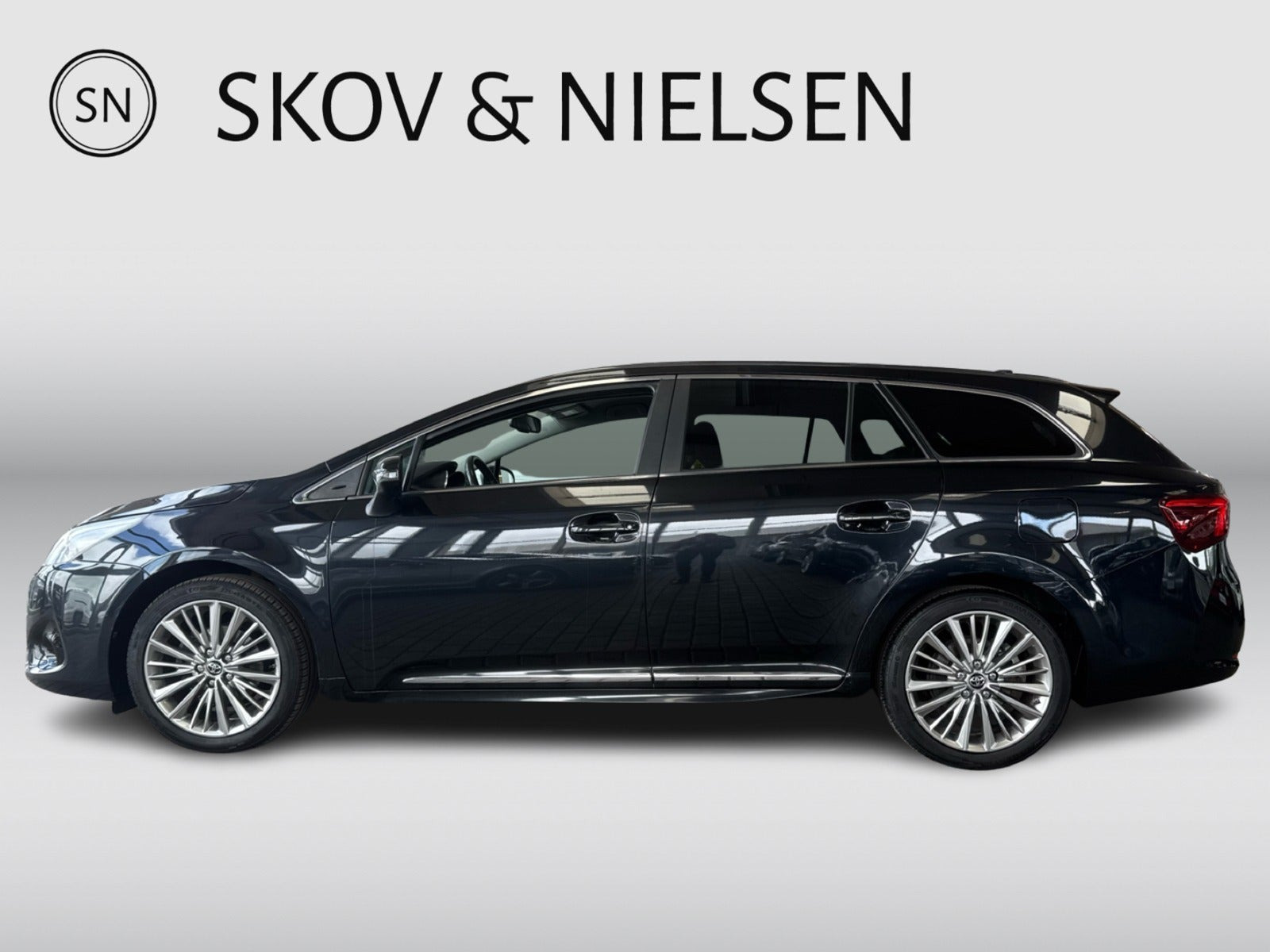 undefined Toyota Avensis fra 2016