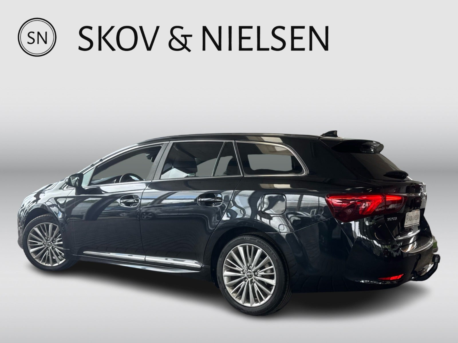 undefined Toyota Avensis fra 2016