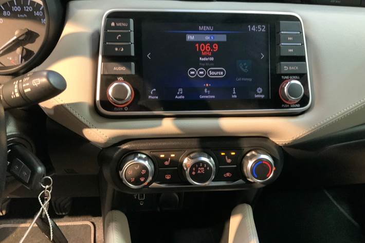 Rød Nissan Micra fra 2020