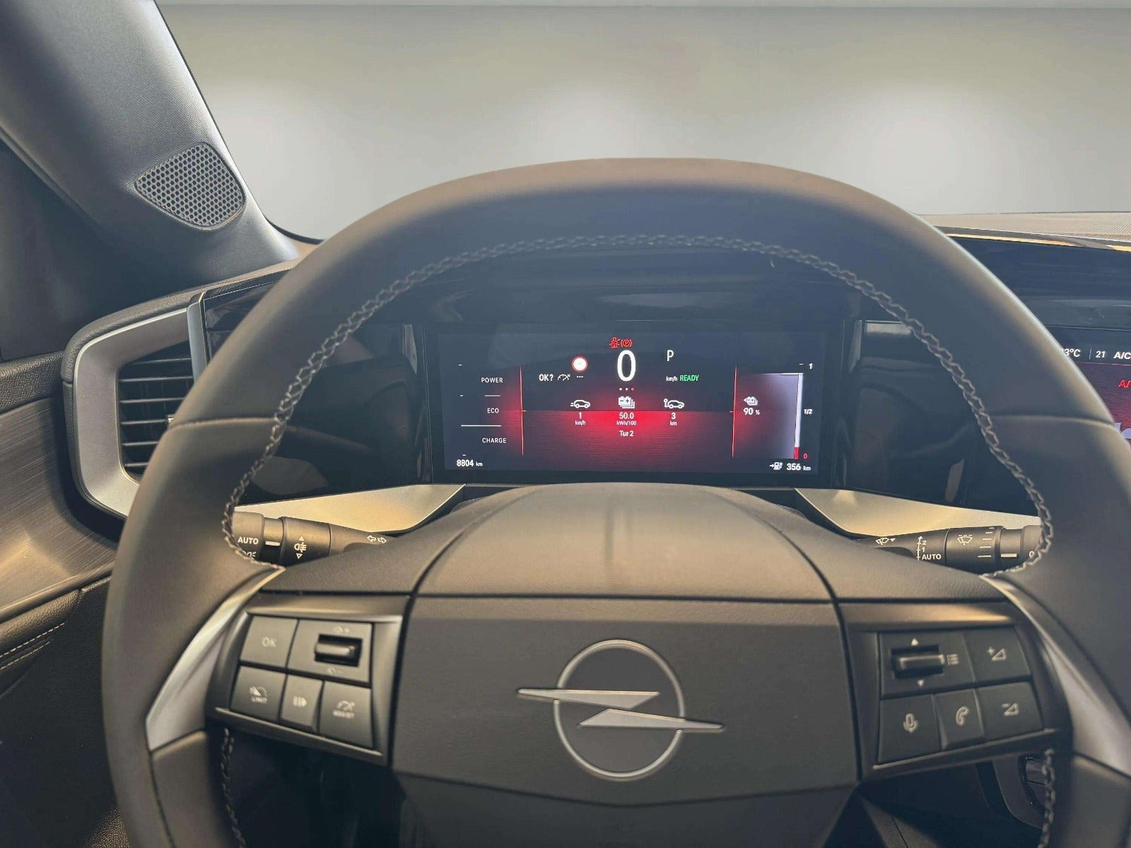 Blå Opel Mokka-e fra 2025