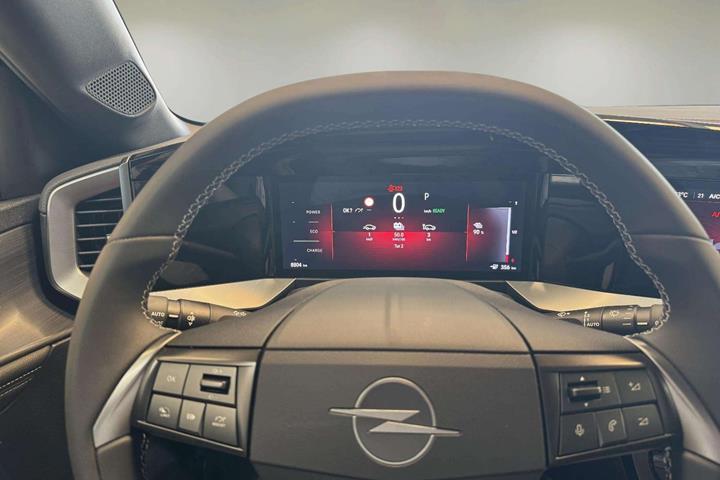 Blå Opel Mokka-e fra 2025