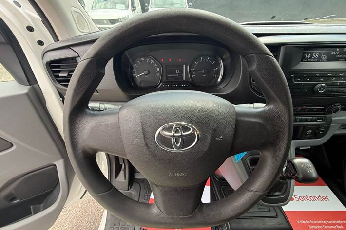 Hvid Toyota ProAce fra 2019