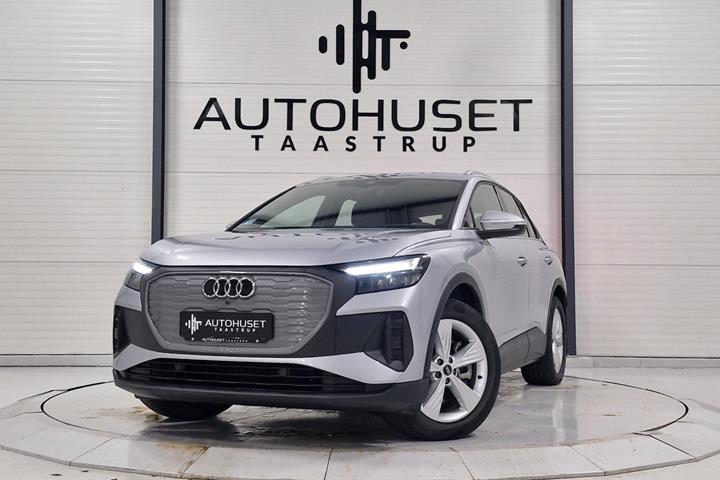 Sølv Audi Q4 e-tron fra 2024 set udefra