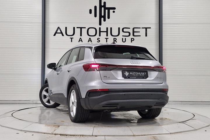 Sølv Audi Q4 e-tron fra 2024