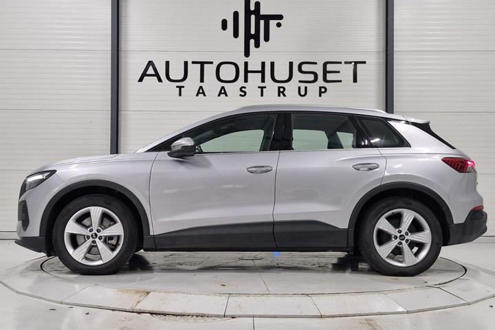 Sølv Audi Q4 e-tron fra 2024