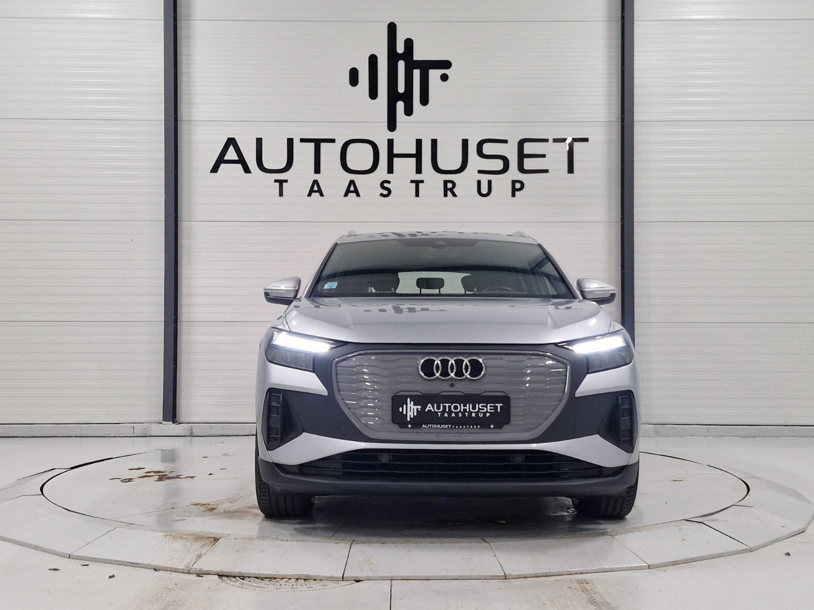 Sølv Audi Q4 e-tron fra 2024