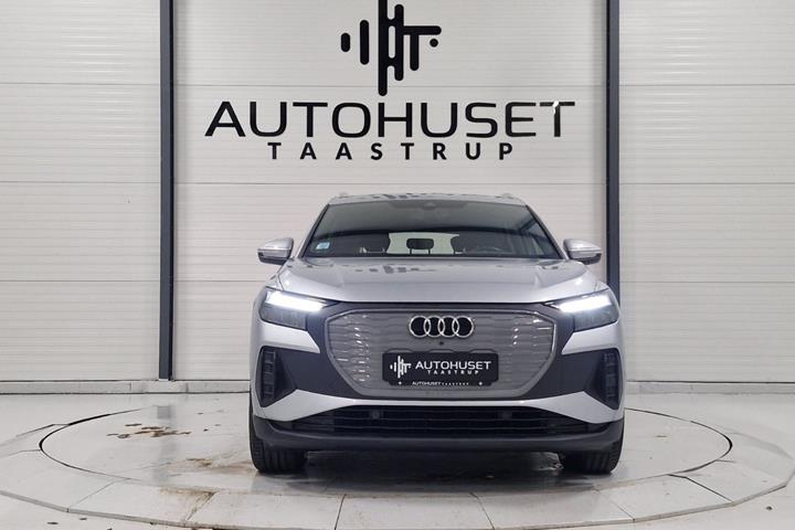Sølv Audi Q4 e-tron fra 2024