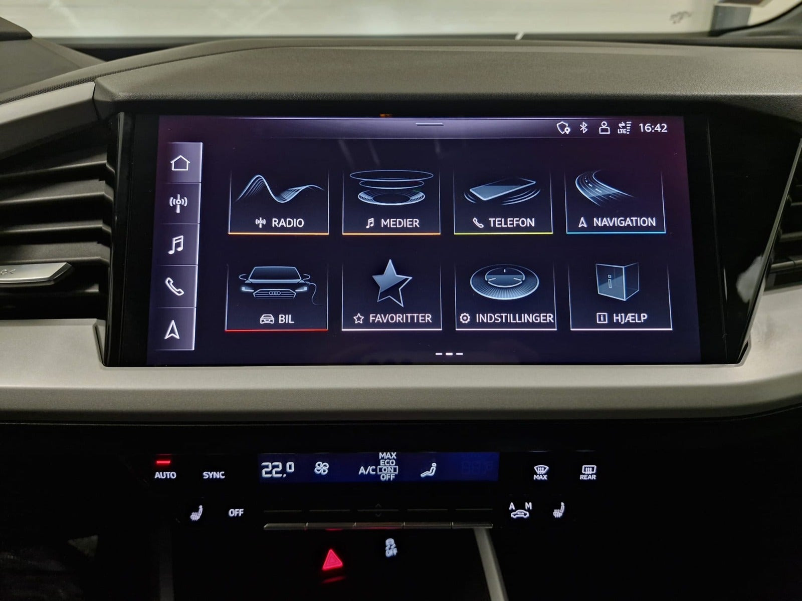 Sølv Audi Q4 e-tron fra 2024