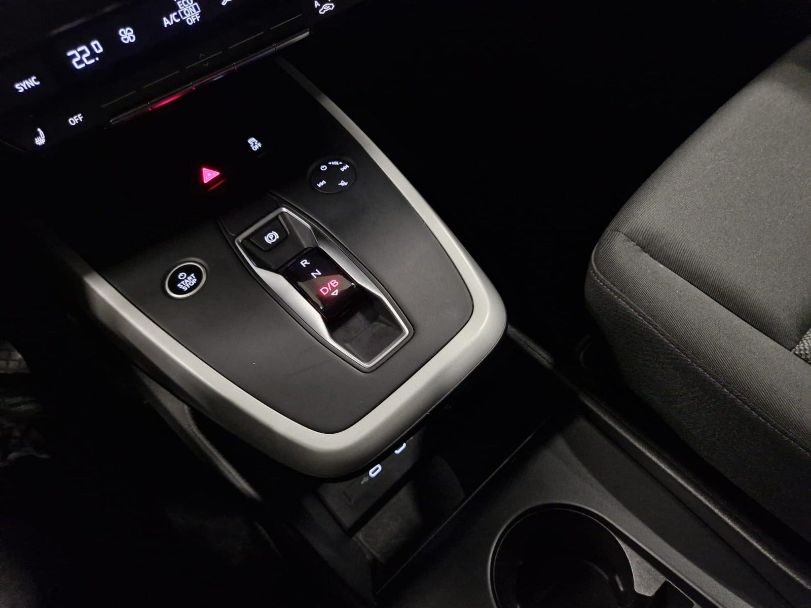 Sølv Audi Q4 e-tron fra 2024