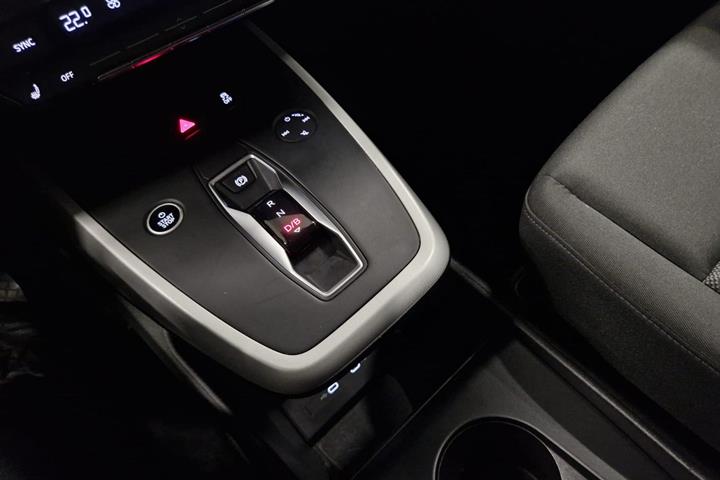 Sølv Audi Q4 e-tron fra 2024