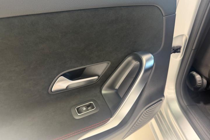 Sølv Mercedes A220 d fra 2020