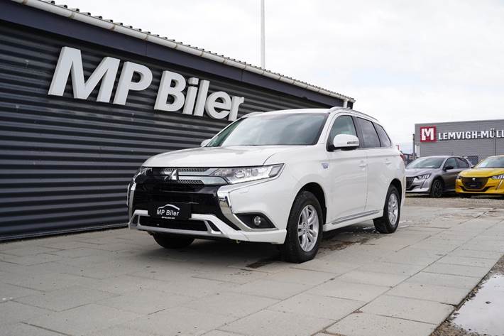 Hvid Mitsubishi Outlander fra 2020