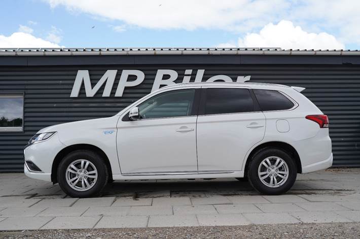 Hvid Mitsubishi Outlander fra 2020